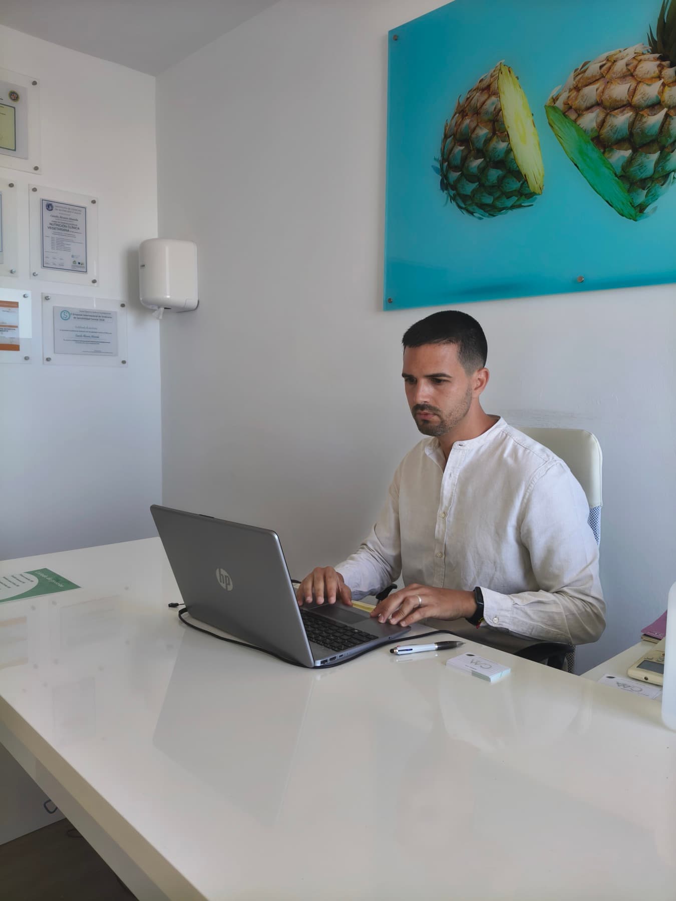 Camilo Álvarez durante una consulta de nutrición